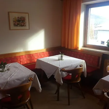 Haus Michelitsch 住宿加早餐酒店 洛伊塔施