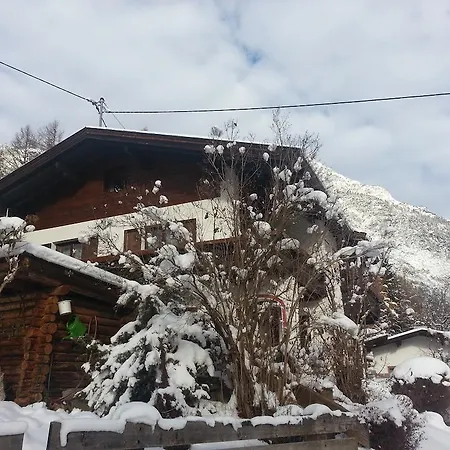 Haus Michelitsch 住宿加早餐酒店 洛伊塔施